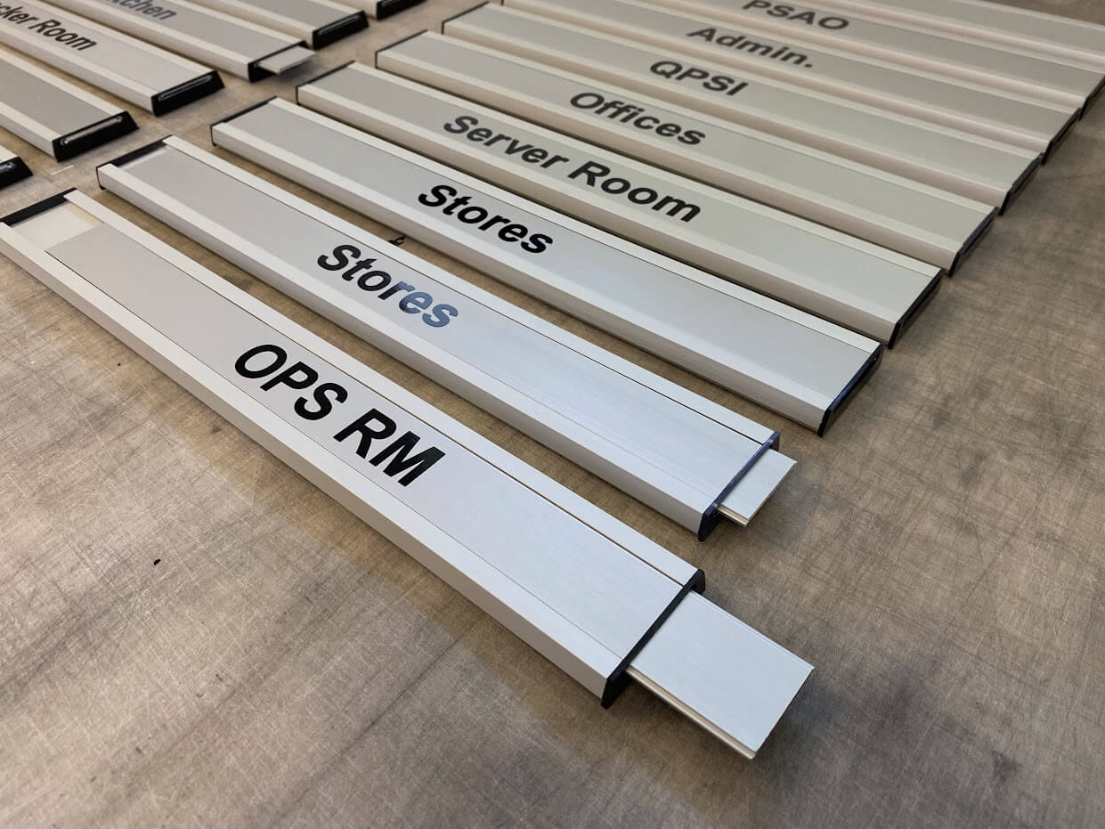 Interchangeable Slim Aluminium Sign - Image 2