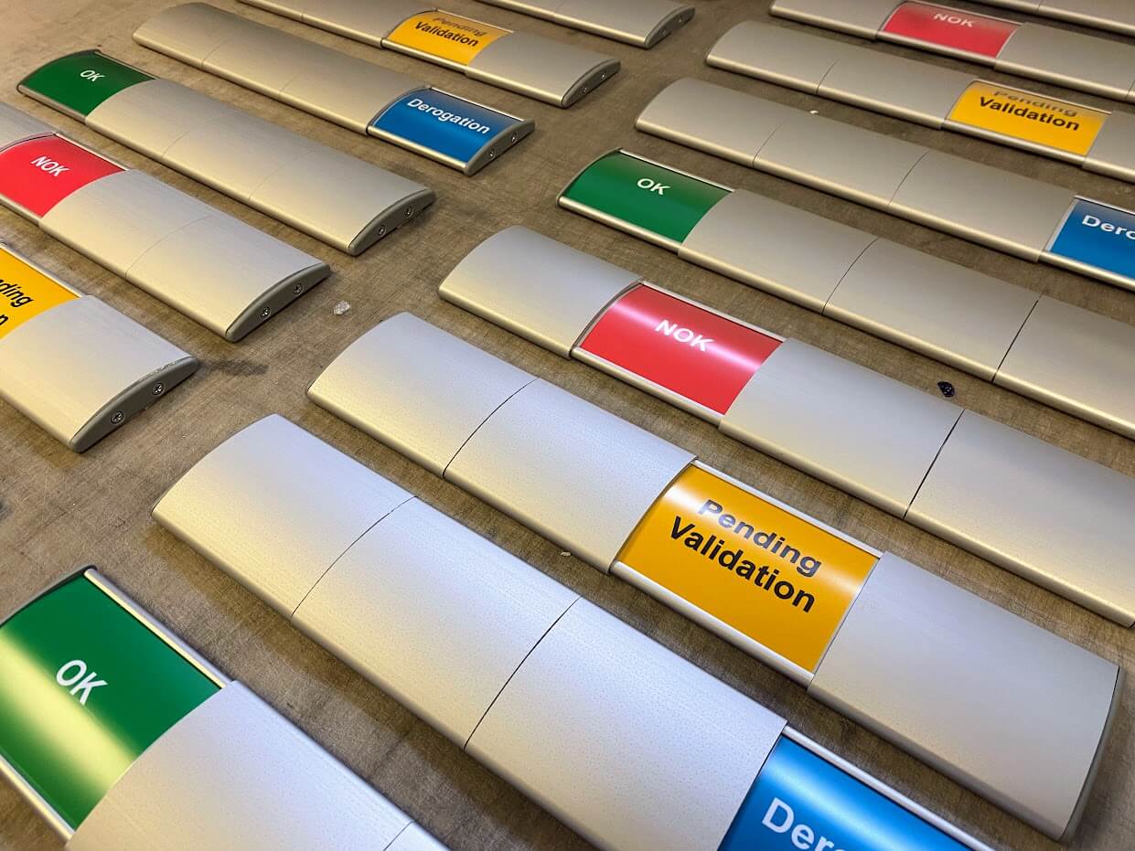 4-section-aluminium-slider-signs